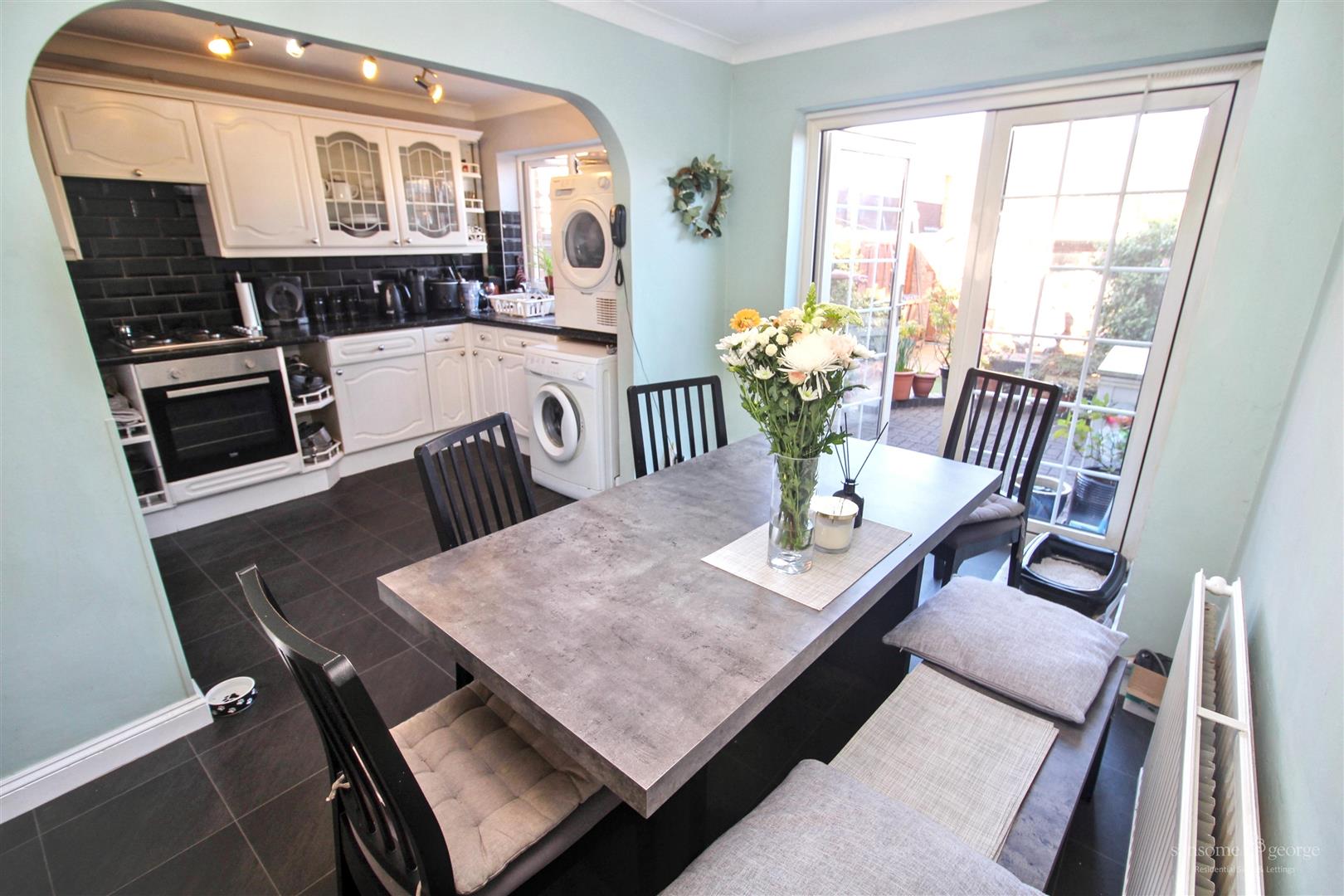 3 bed property in Bromley Walk, Reading